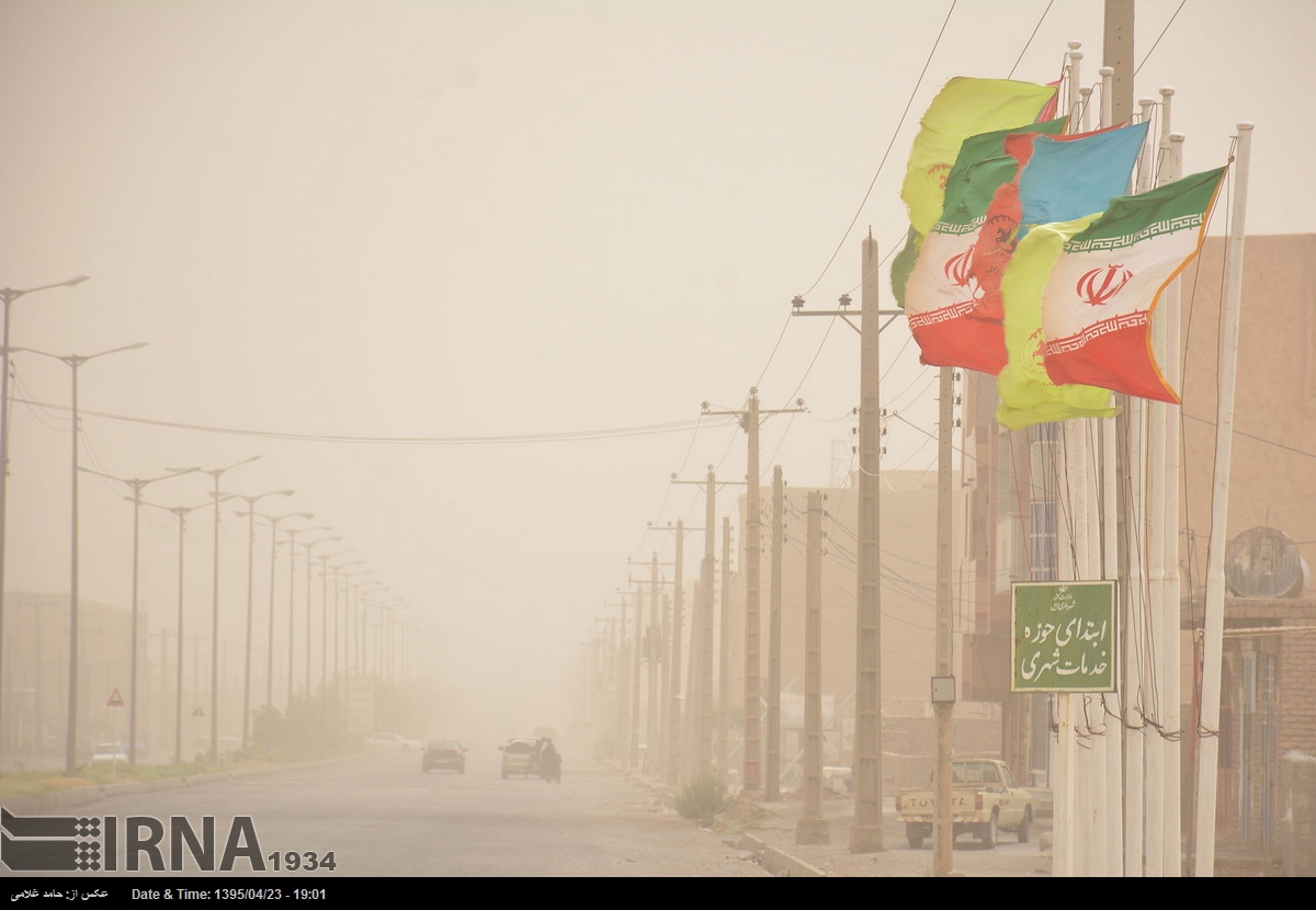 سیستان در وضعیت بحرانی / توفان و گرد وخاک شدید پرواز تهران زابل را لغو کرد