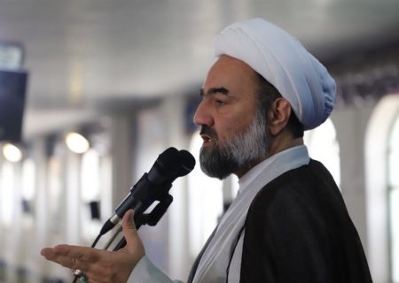 استانداران مبارزه با فساد و حضور در بین مردم را وظیفه خود بدانند